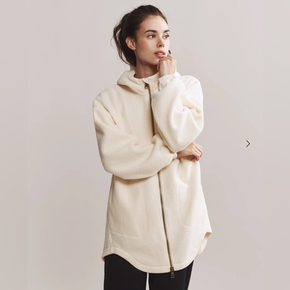 Rhône Comfy and Cute Cream Fleece Jacket (worn only once)